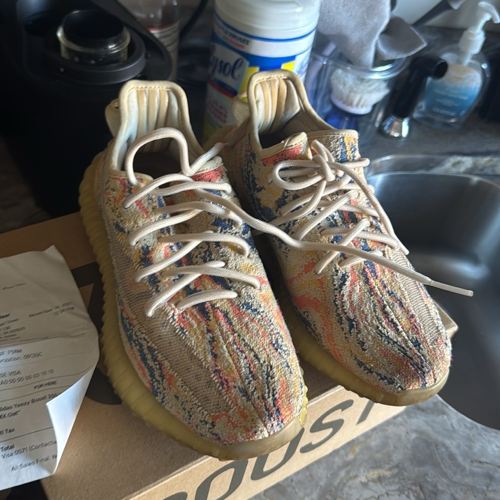 Yeezy Boost 360 V2 - Picture 3 of 8